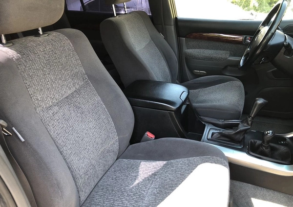 Toyota Land Cruiser cena 43900 przebieg: 330205, rok produkcji 2005 z Zakliczyn małe 211